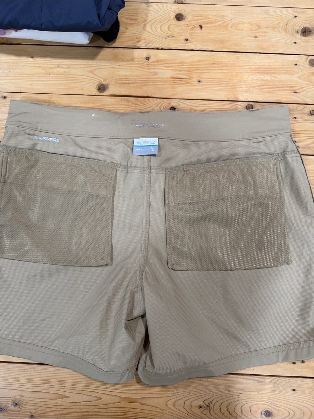 Columbia Beige Women's Outdoor Utility Shorts Sz 14 NWOT - Picture 10 of 10